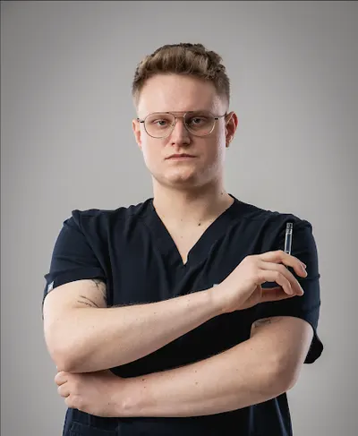 Medycyna Estetyczna i Chirurgia Powiek Lekarz Paweł Zwolak